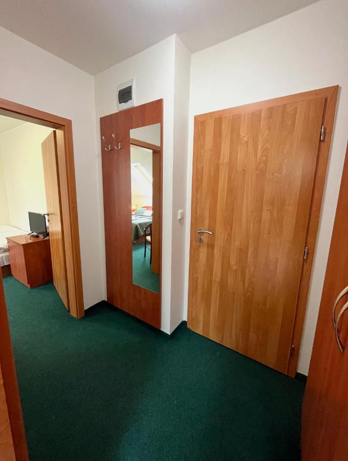 Hotel Karolina Karlowe Wary Zewnętrze zdjęcie
