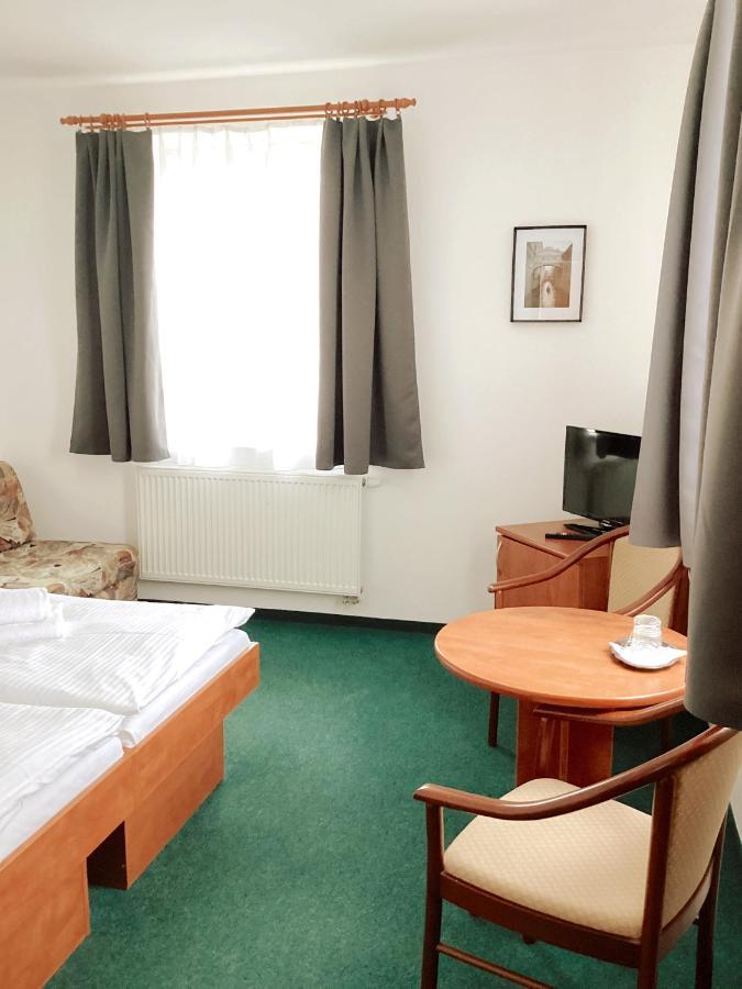 Hotel Karolina Karlowe Wary Zewnętrze zdjęcie