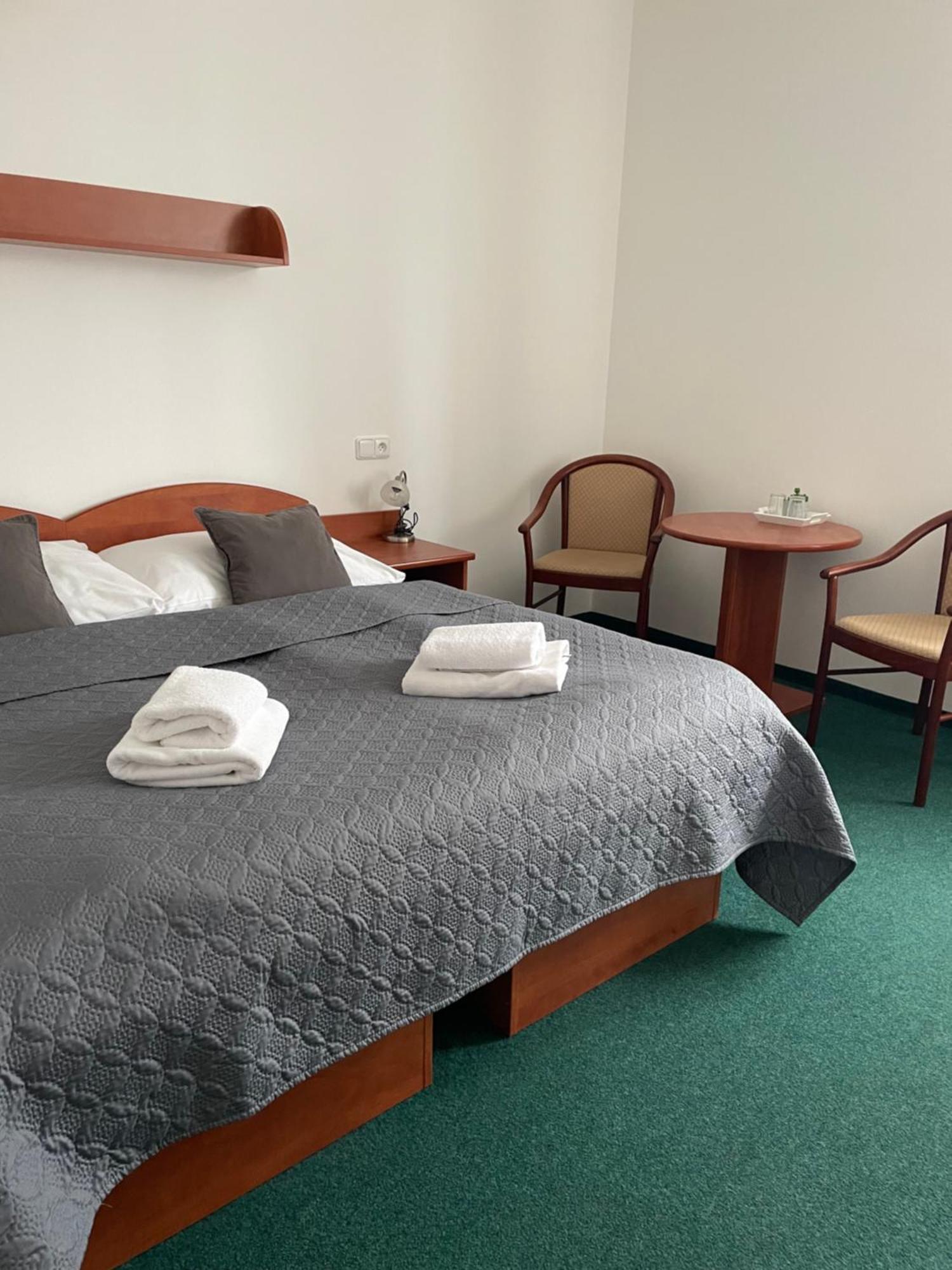 Hotel Karolina Karlowe Wary Zewnętrze zdjęcie