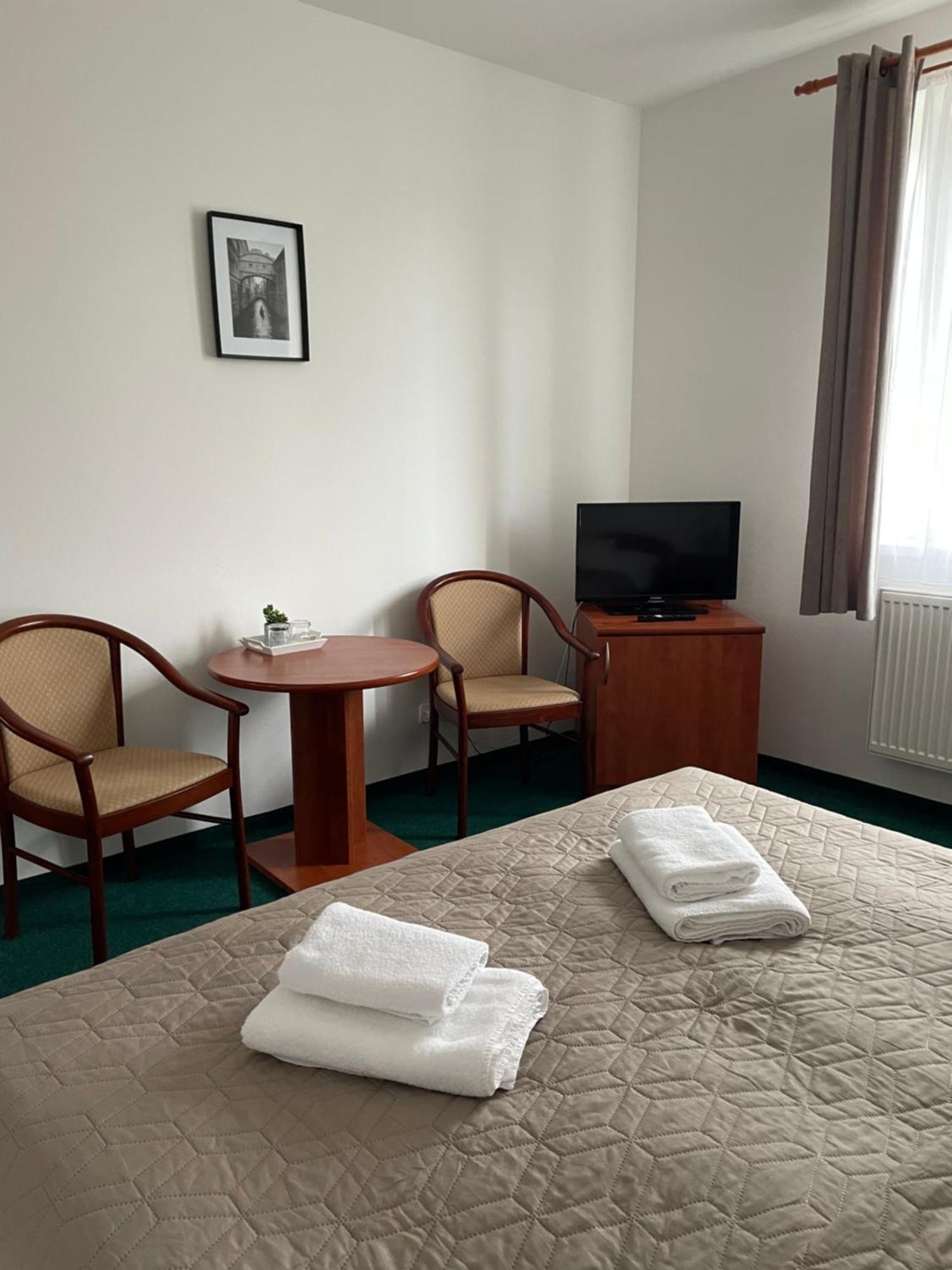 Hotel Karolina Karlowe Wary Zewnętrze zdjęcie